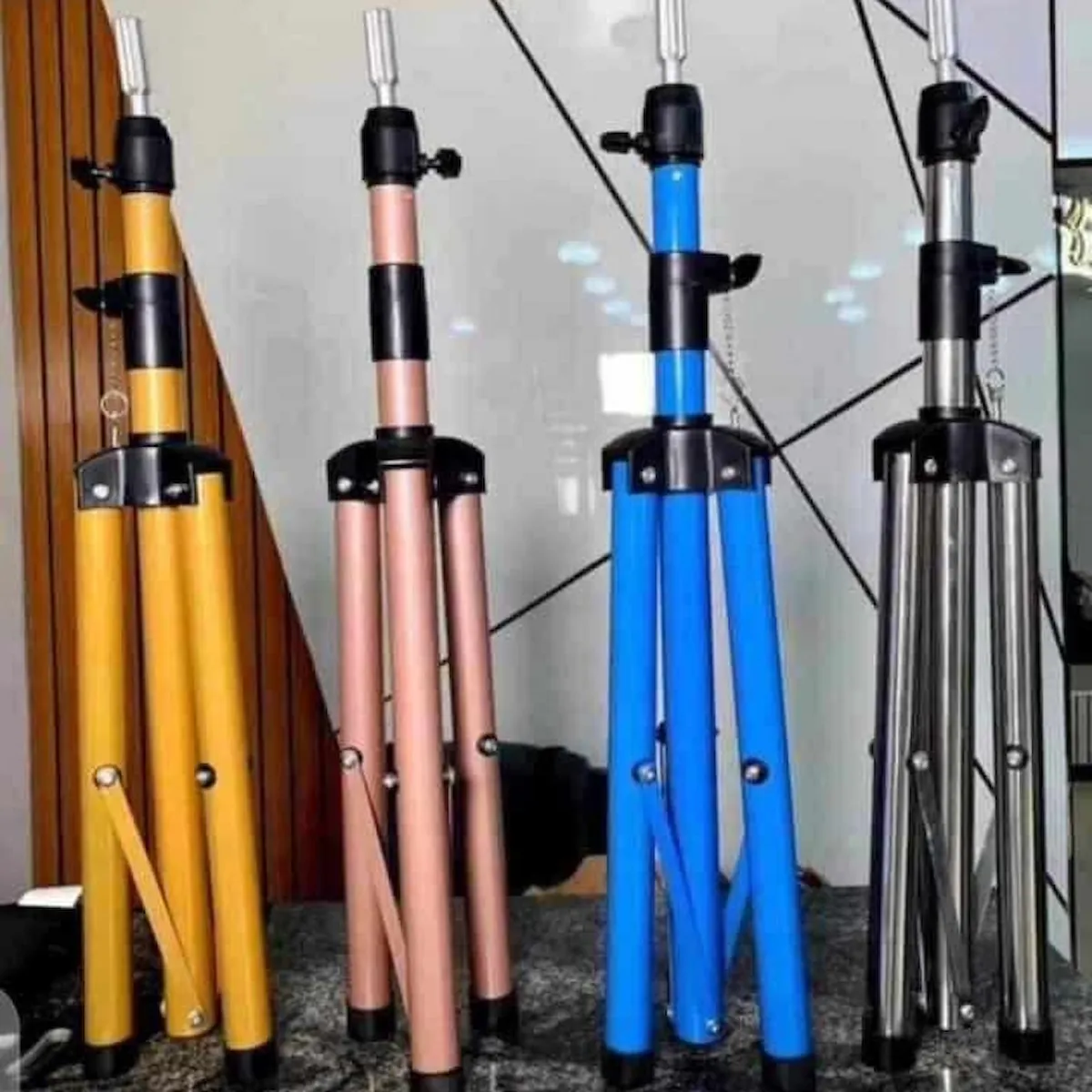 Adjustable Aluminum Tripod Stand
