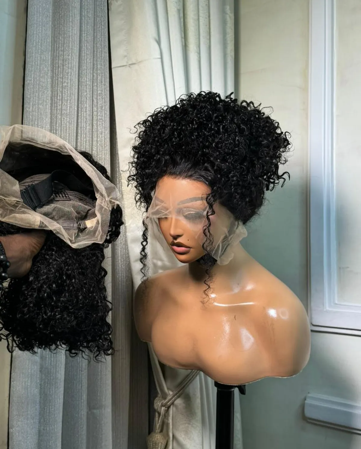 360° Pixxy Curly Wig